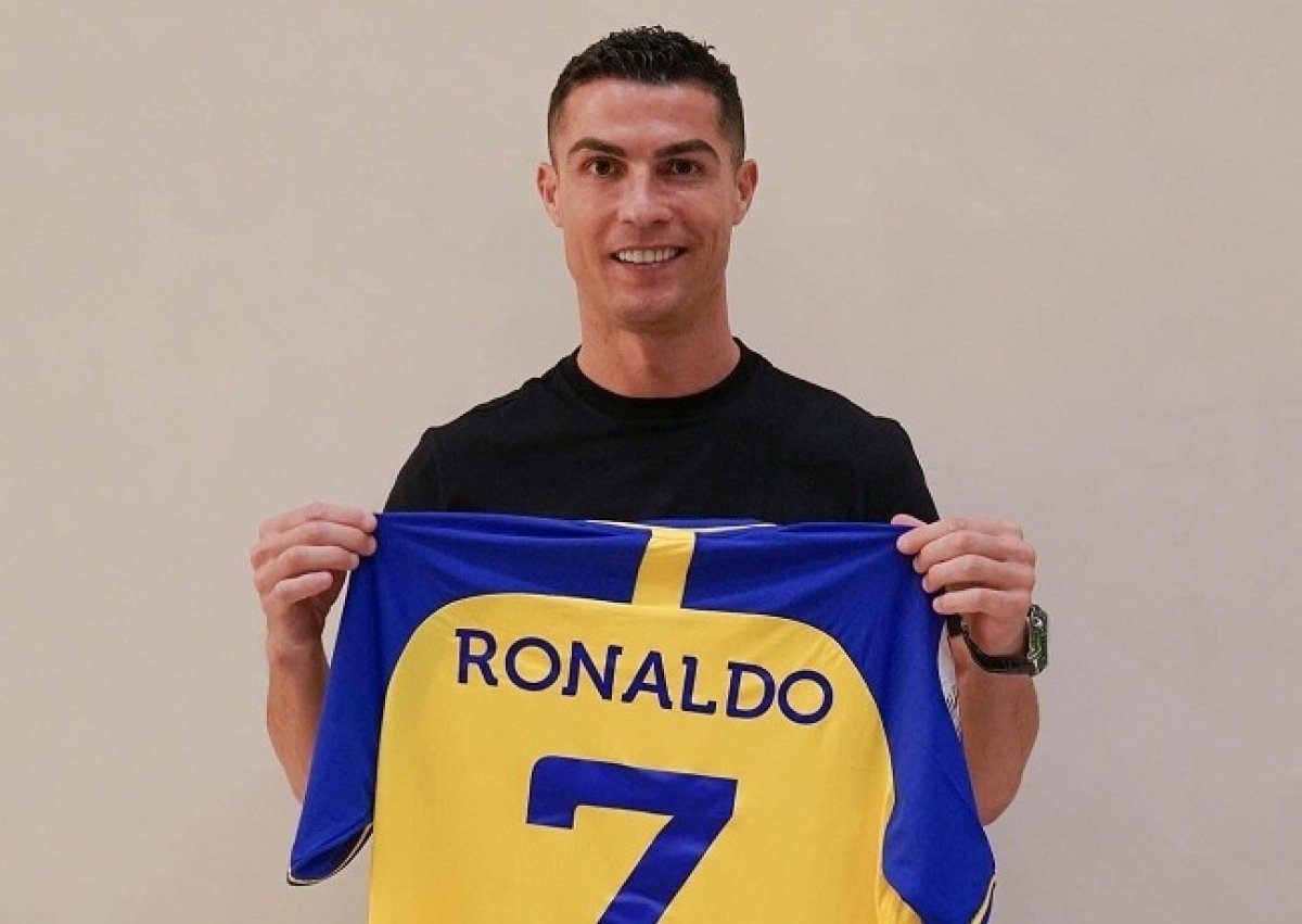 كريستيانو رونالدو إلى النصر السعودي .. وثنائية ليفربول بالنيران الصديقة