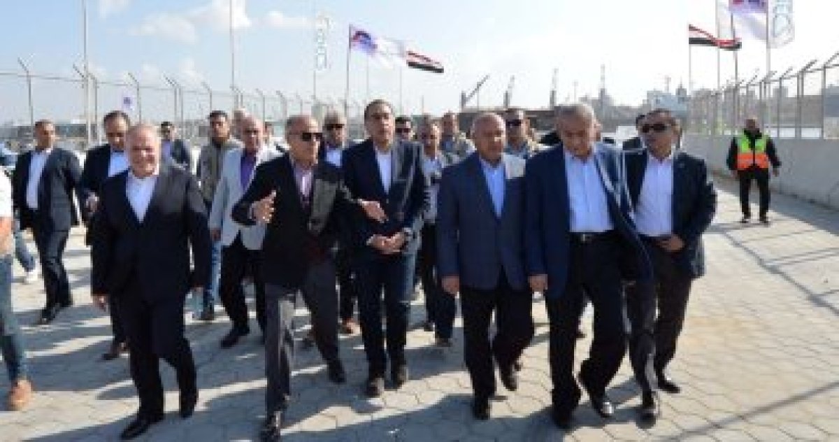 تصوير جوي لعمليات الإفراج الجمركي عن السلع والبضائع بميناء الإسكندرية