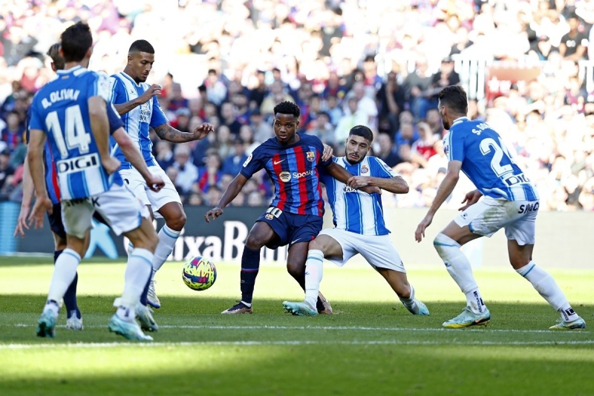 برشلونة يتعادل مع إسبانيول في الدوري الإسباني