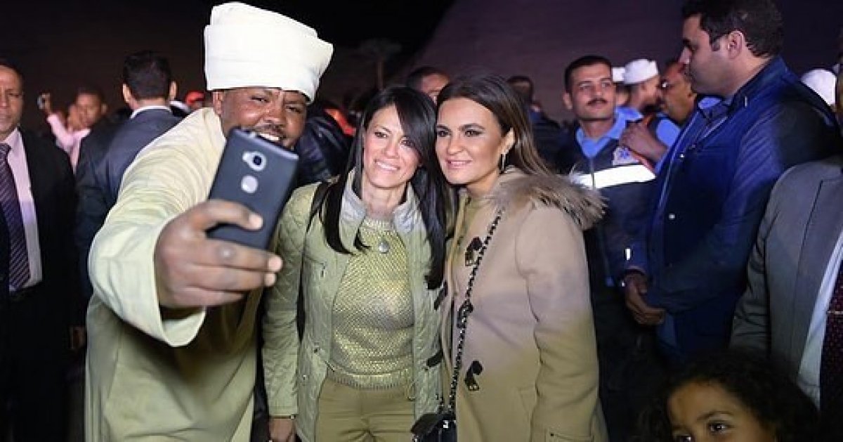  صورة سيلفى جمعت وزيرتى الاستثمار والسياحة