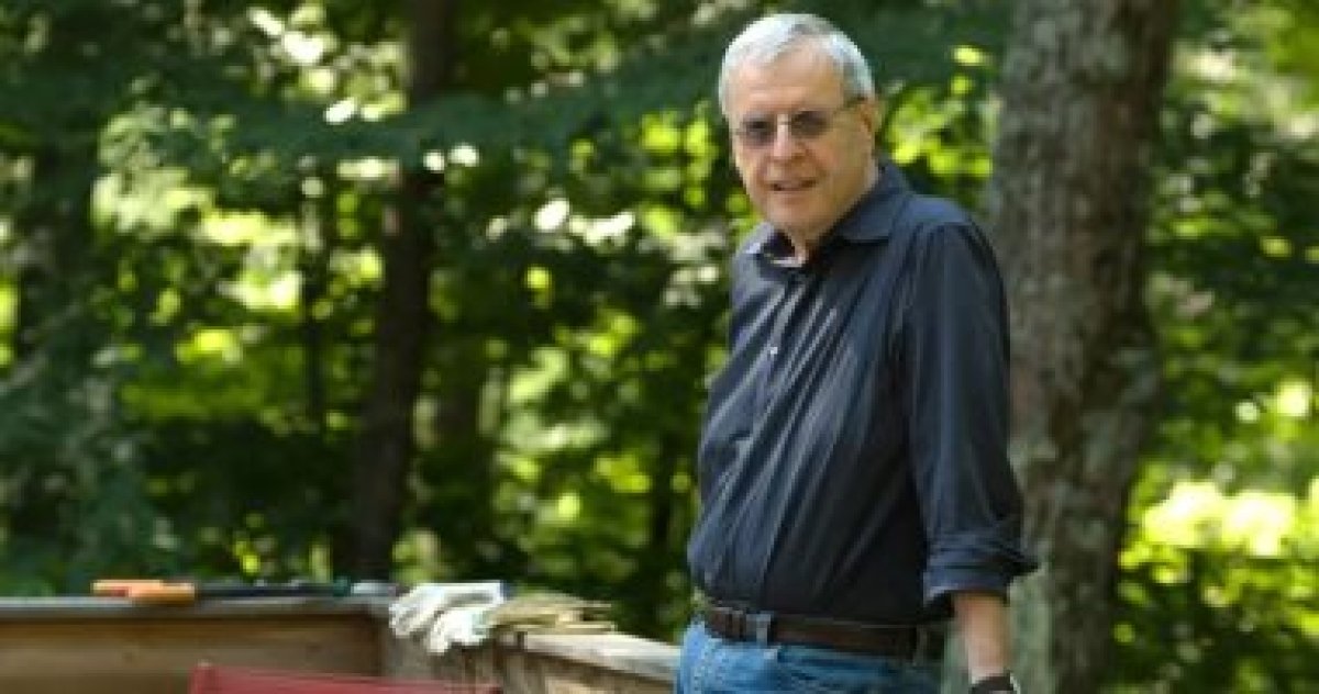 رحيل الشاعر الأمريكي تشارلز سيميك عن 84 عاما إثر مضاعفات مرضية