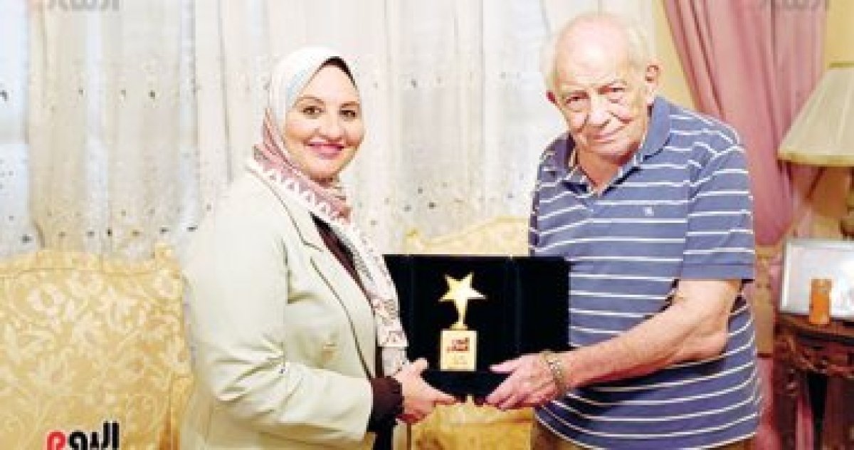 رشوان توفيق عن زوجته الراحلة: سترتني حية وميتة وأراها حولي دائمًا