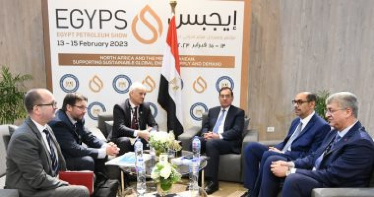 الملا يبحث مشروعات توفير الرخص التكنولوجية للمشروعات والتحول الطاقى