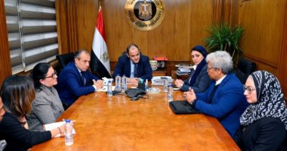 "الصناعة": مباحثات مع إحدى كبريات الشركات الماليزية لبحث إنتاج زيت النخيل