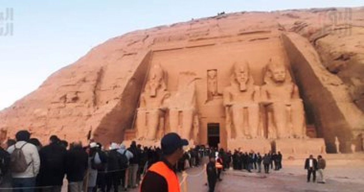 بدء تعامد الشمس على وجه رمسيس بمعبد أبو سمبل..