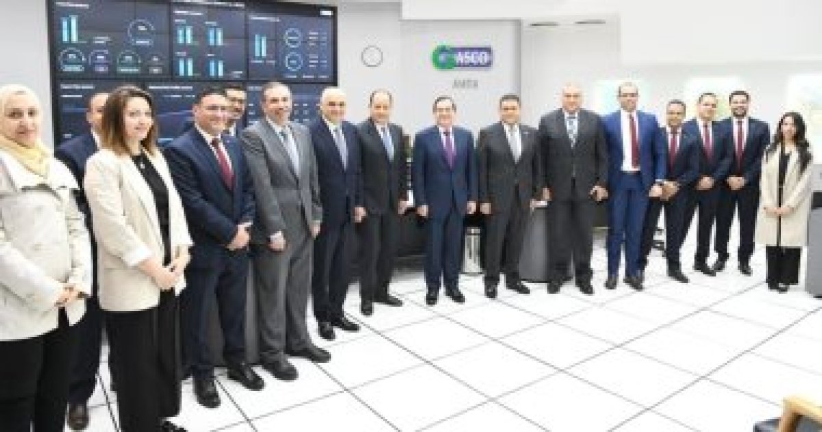 وزير البترول يتفقد مركز لتحكم فى الشبكة القومية للغازات