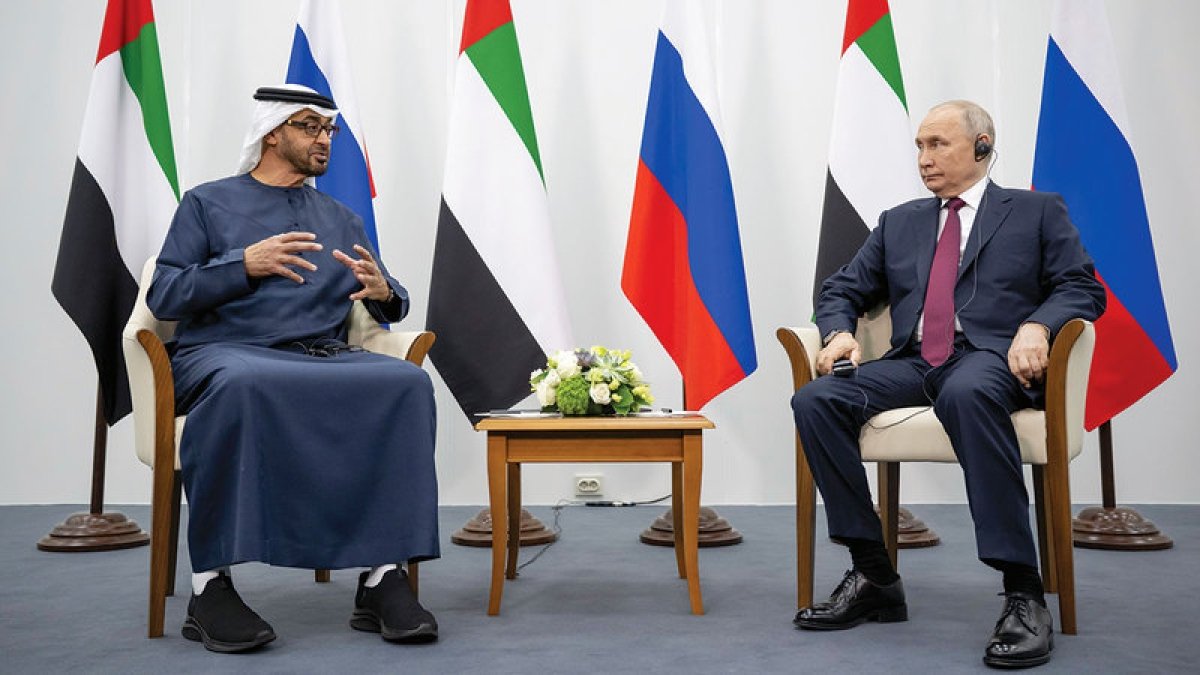 محمد بن زايد يؤكد ثبات نهج الإمارات في دعم السلام والاستقرار إقليميـاً ودوليــاً