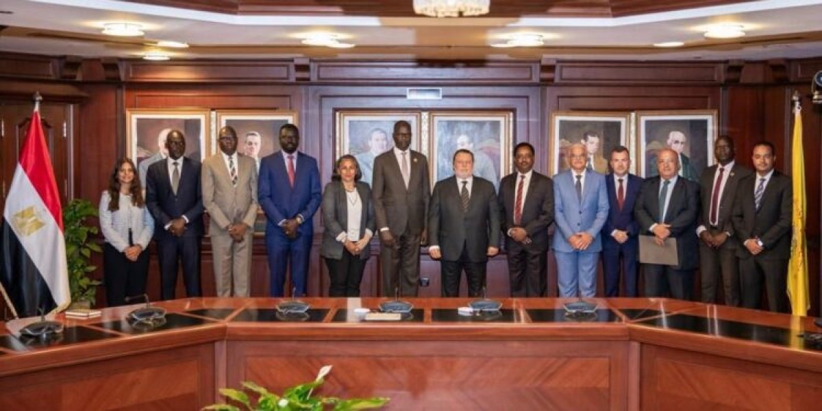 حسن عبد الله يستقبل وفدًا من البنك المركزي لجنوب السودان في إطار مذك