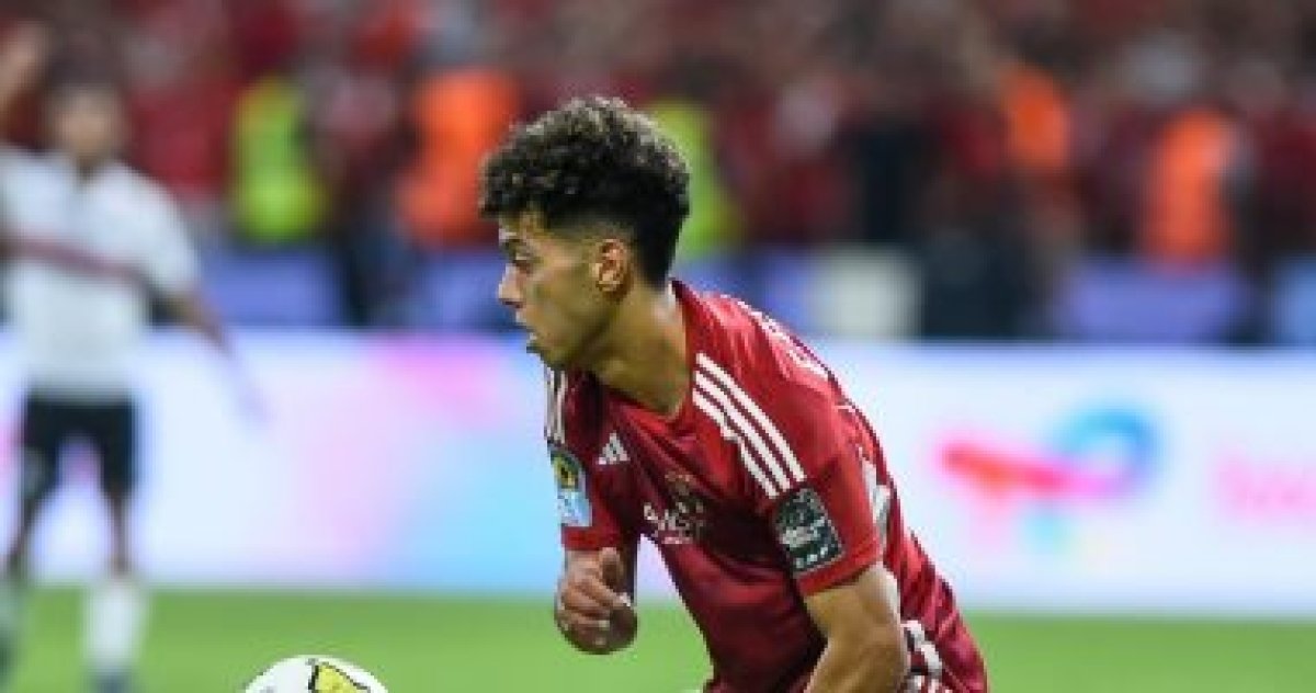 نقل إمام عاشور للمستشفى بعد إصابته فى مباراة الأهلى والإسماعيلي