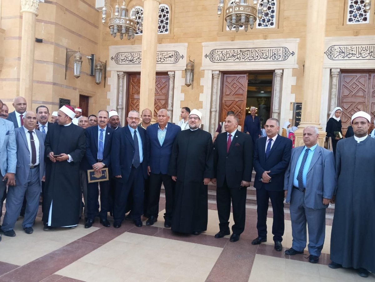 وزير الأوقاف ومحافظ الوادي الجديد يفتتحان مسجدين ودار مناسبات