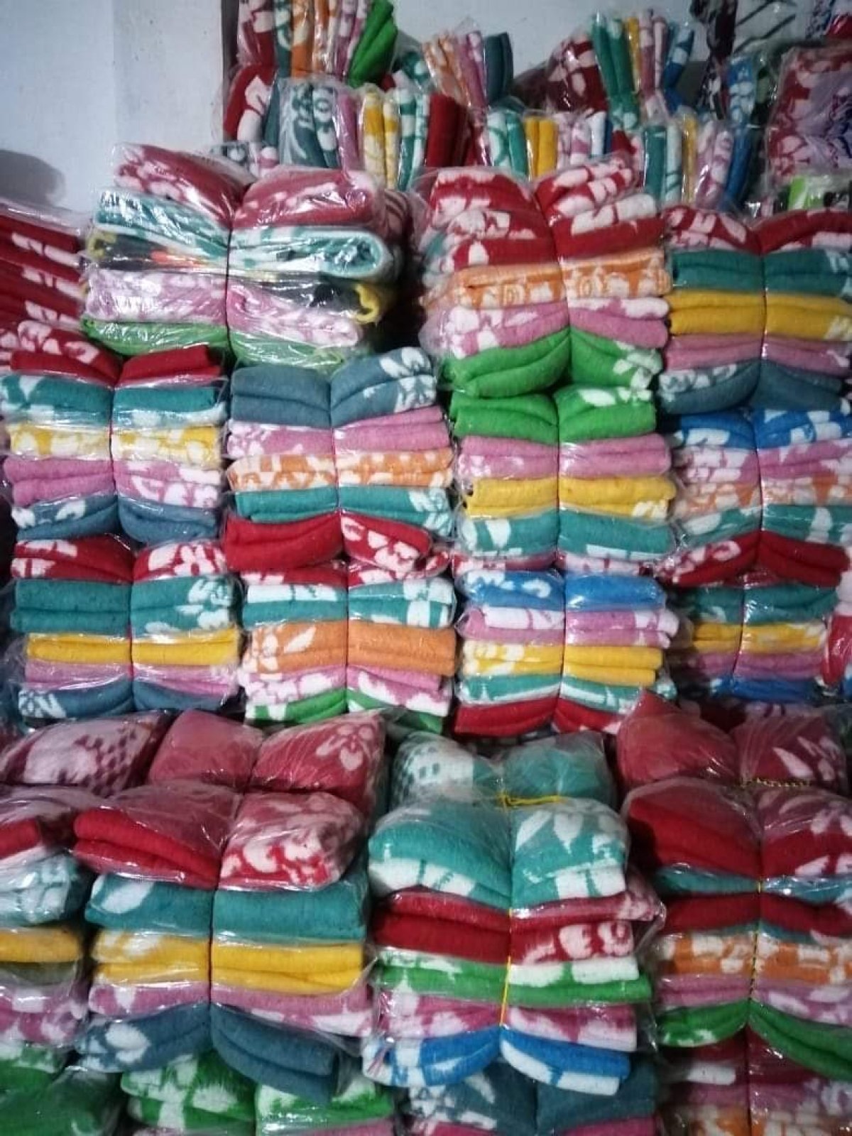  نحو شتاء دافئ" لتوزيع آلاف  البطاطين على الأسر الأولى  بالرعاية و غير القادرين بشبرا  الخيمة 