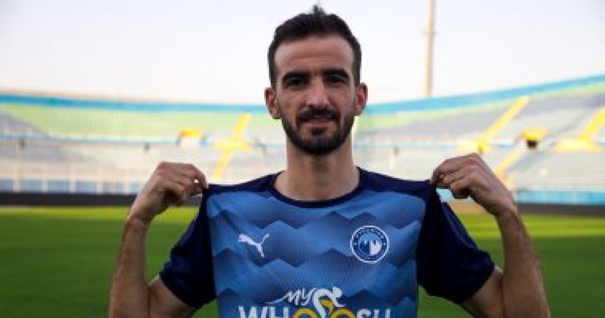 المصري يحصل على توقيع دونجا موسمين ونصف ويفاوض إسلام عيسى