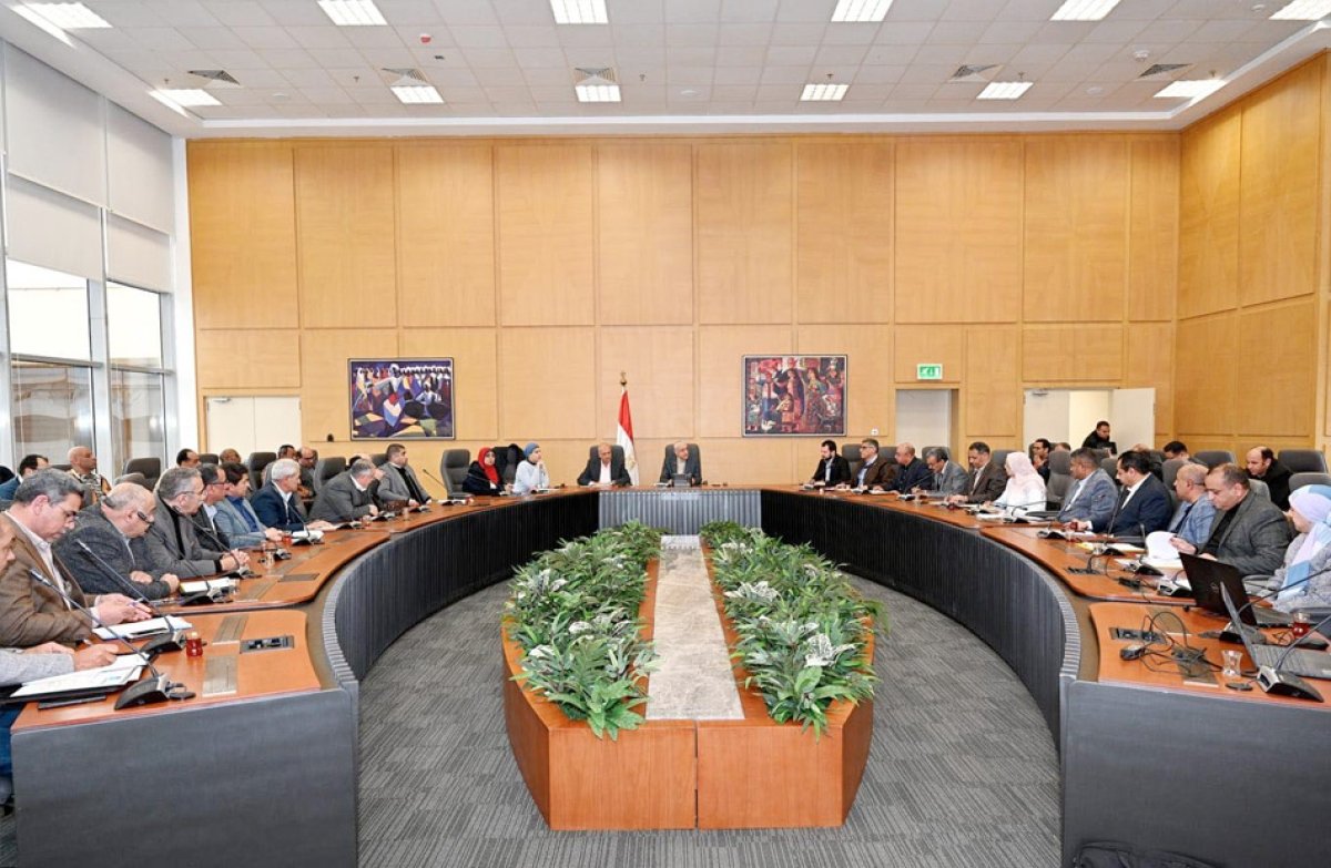 نائب رئيس "المجتمعات العمرانية" يتابع مع رؤساء أجهزة المدن الجديدة إجراءات الحصر المكاني لإعلانات الطرق