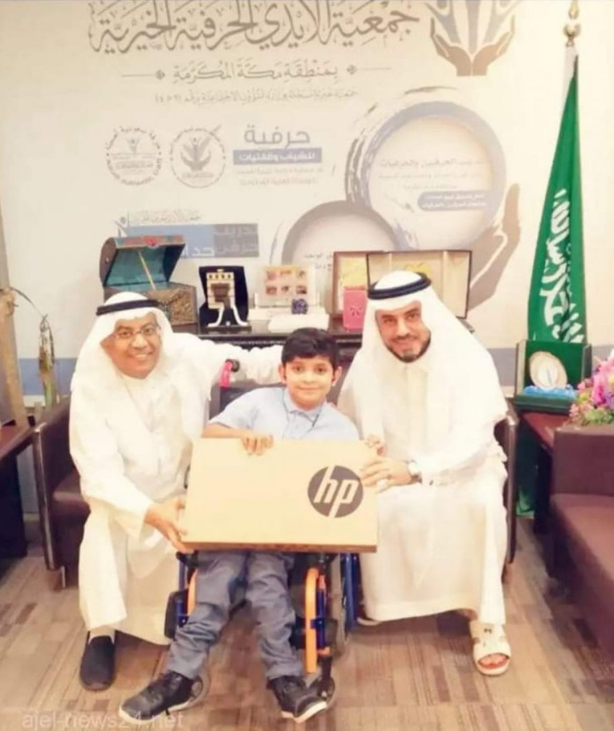 الشريف الراجحي :يحقق حلم  صاحب جدارية المبايعة ولي العهد الطفل فارس الغامدي 