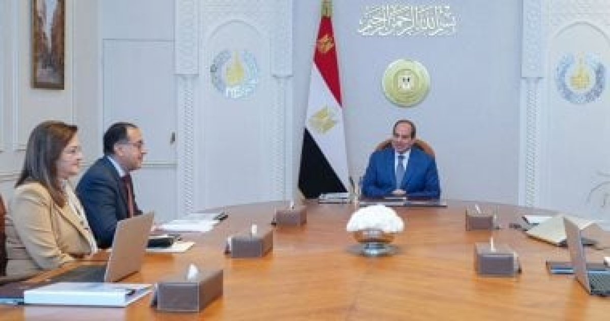 الرئيس السيسي يوجه بخفض العجز الكلى للموازنة وتخفيف الأعباء عن المواطنين