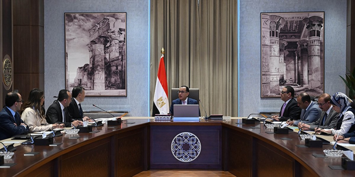 رئيس الوزراء يُتابع عددًا من ملفات عمل وزارة السياحة والآثار لتشجيع الاستثمارات وجذب المشروعات السياحية |صور