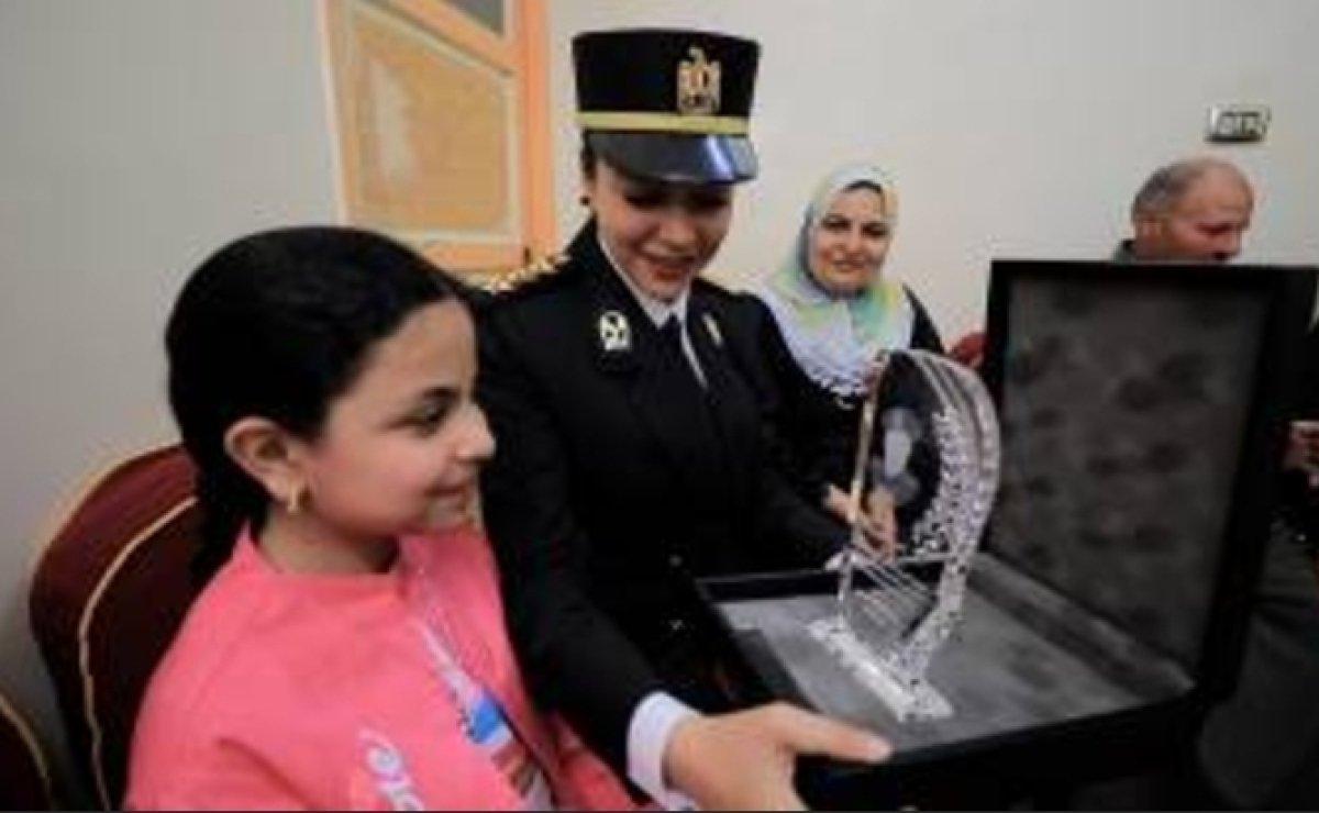 في أول أيام عيد الفطر.. الداخلية تشارك أسر شهداء الشرطة الاحتفال بالعيد وتوزع هدايا الرئيس | صور 