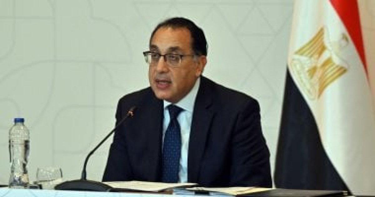 رئيس الوزراء يتفقد محطة تحيا مصر 1 و2 بميناء دمياط