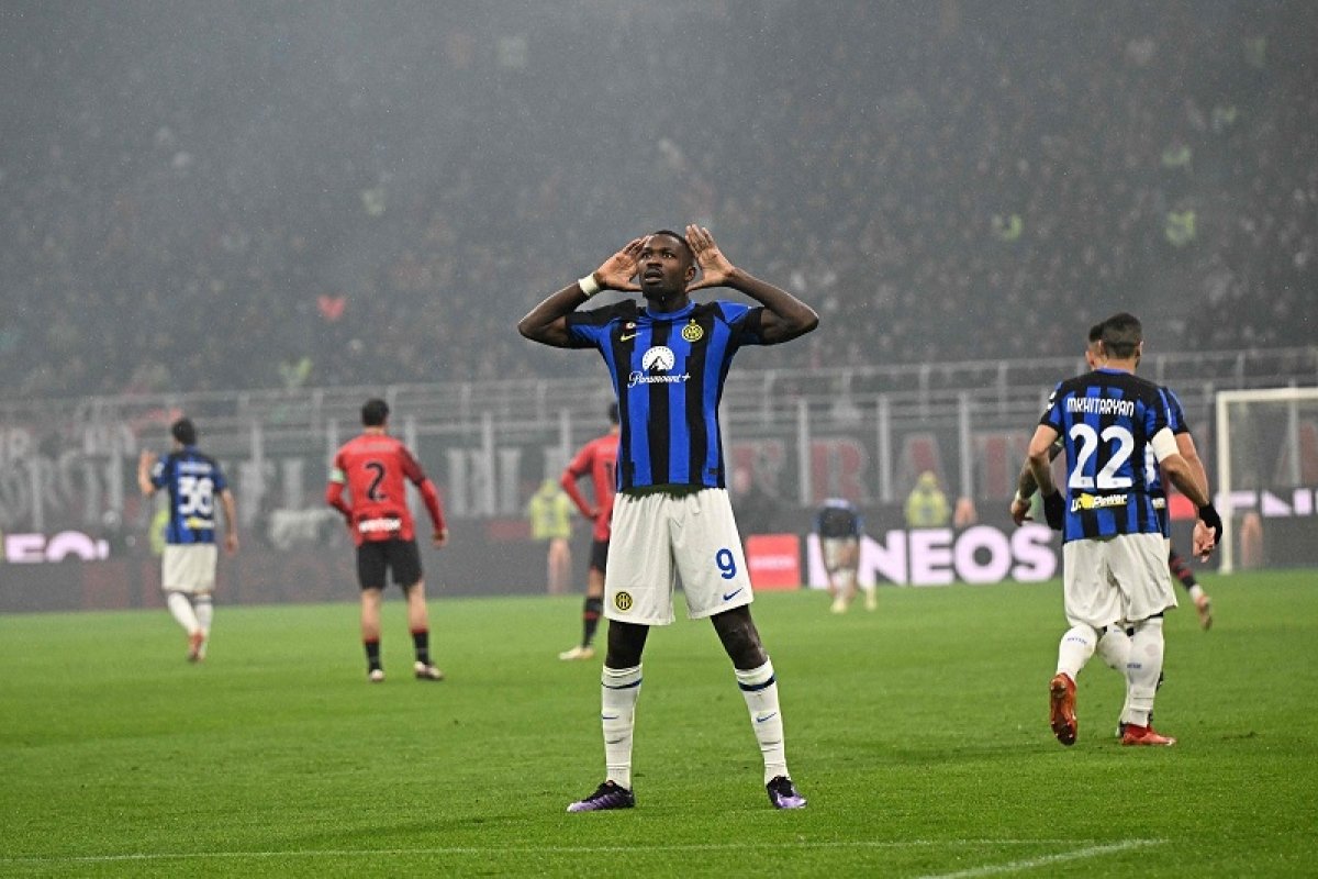 إنتر يتوج بلقب الدوري الإيطالي للمرة العشرين بعد الفوز على ميلان بديربي الغضب