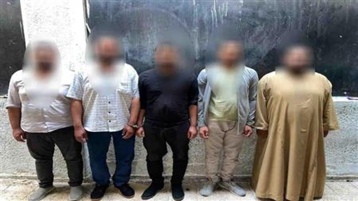 ناصب علينا في فلوس".. كشف ملابسات احتجاز شخص كرهًا عنه بأحد العقارات بالتجمع