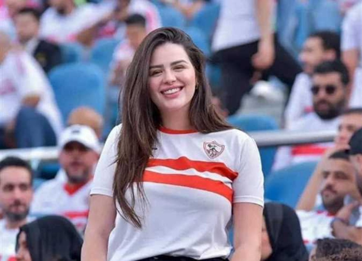 هنادي مهنا في مدرجات استاد القاهرة لدعم الزمالك في مباراته ضد نهضة البركان