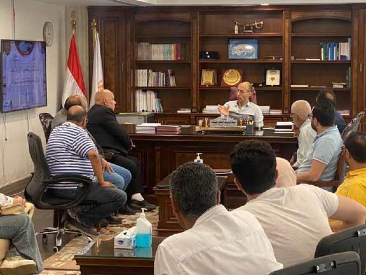 رئيس جهاز القاهرة الجديدة يجتمع بسكان حى الأندلس بالتجمع الثالث لبحث مطالبهم