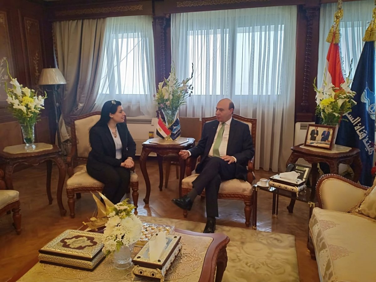 رئيس هيئة قناة السويس يستقبل رئيس لجنة المتطوعين ومرافقي الفرق