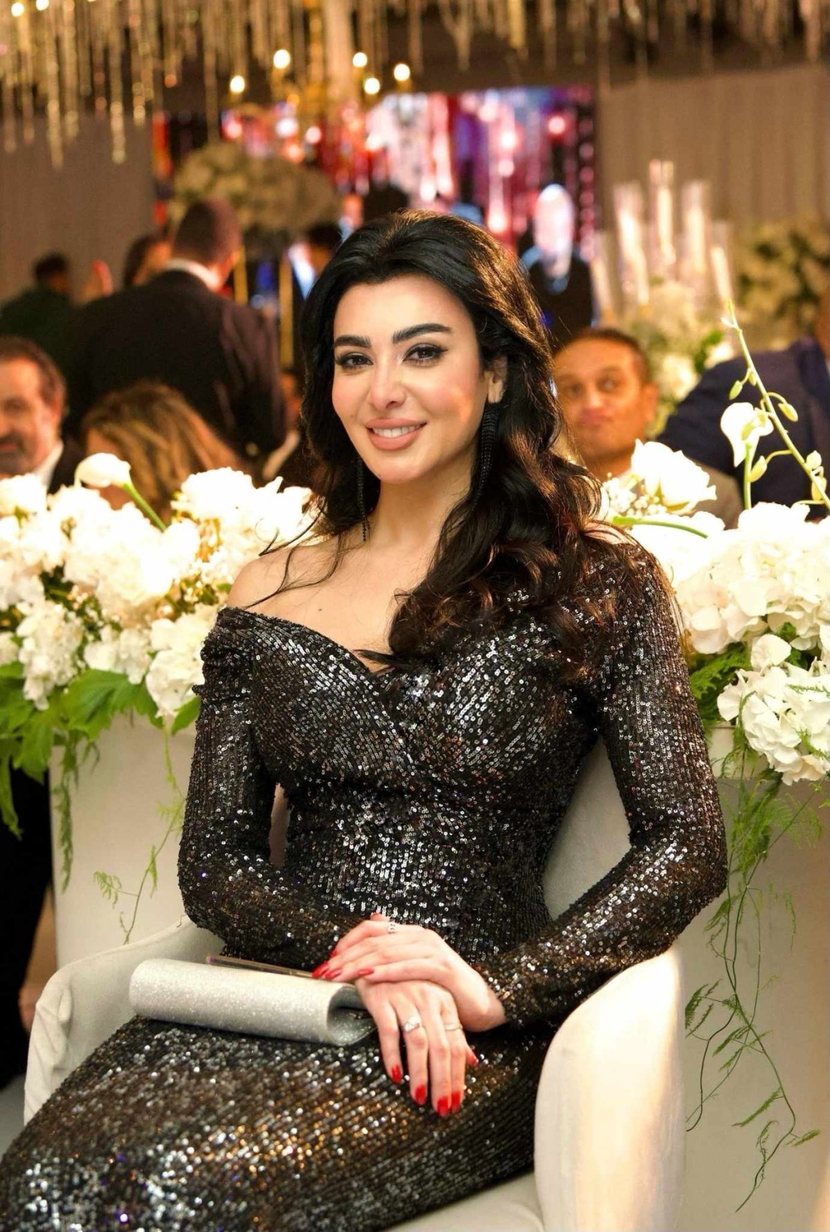 تألقت الفنانة ميرهان حسين بإطلالة أنيقة مميزة أثناء حضورها حفل زفاف المطربة مي فاروق والفنان محمد العروسي، الذي أقيم في أحد الفنادق الكبرى بالقاهرة، وشهد حضور كبير من نجوم الفن والغناء