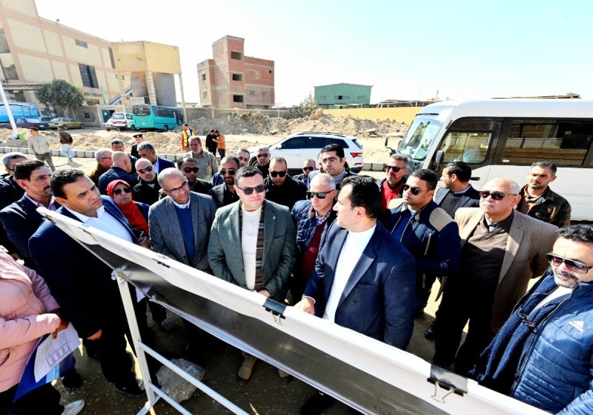 وزير الإسكان يتفقد مشروع رفع كفاءة المرافق بالمنطقة الصناعية A1 ومحطة مياه الشرب رقم 3 بالعاشر