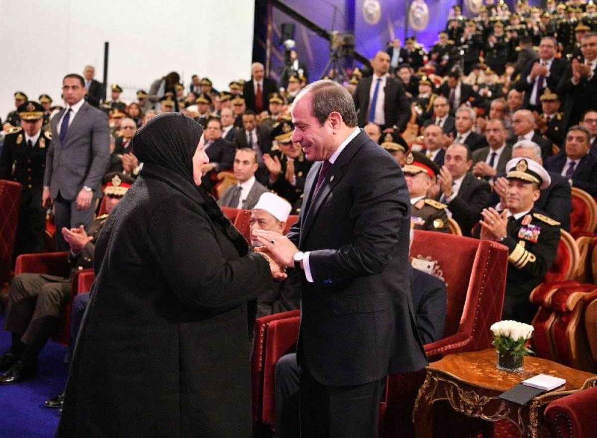 المتحدث الرئاسي ينشر صور الرئيس السيسي خلال حضوره احتفالات عيد الشرطة