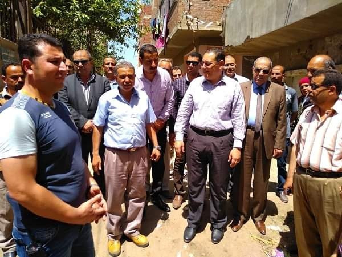 محافظ الشرقيه يأمر بسرعة الإنتهاء من رصف طريق كفر دنوهيا طاهرة حميد / أنشاص البصل