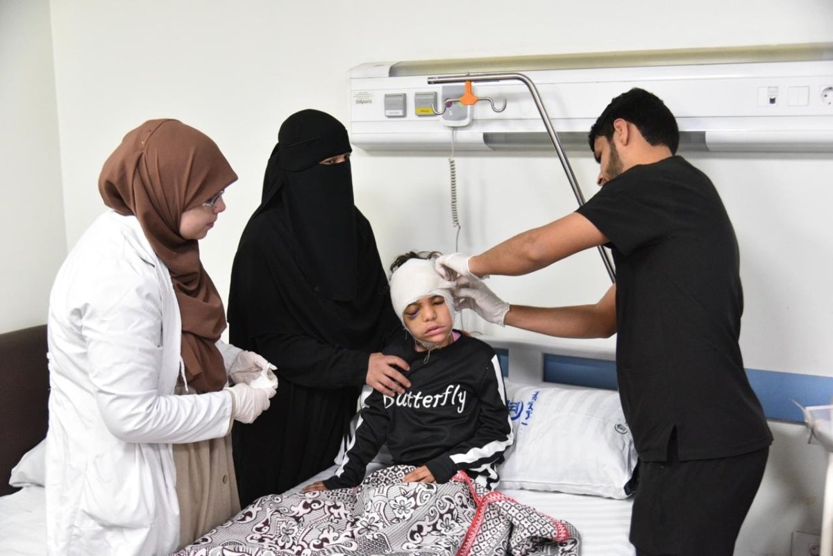 وزير الصحة يُتابع نقل واستقبال الطفلة إيمان "ضحية رشق الحجارة" لتلقي العلاج بمستشفى معهد ناصر