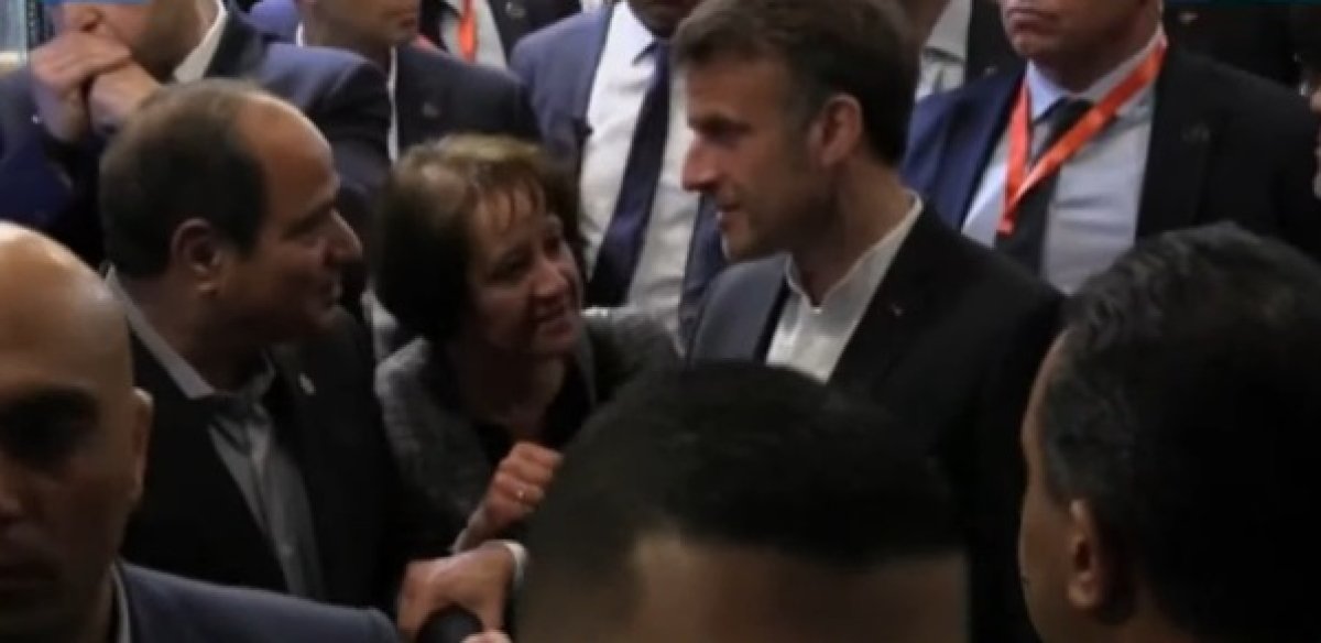 ترحيب كبير من المواطنين بالرئيس السيسي ونظيره الفرنسي إيمانويل ماكرون أثناء جولتهما بالقاهرة