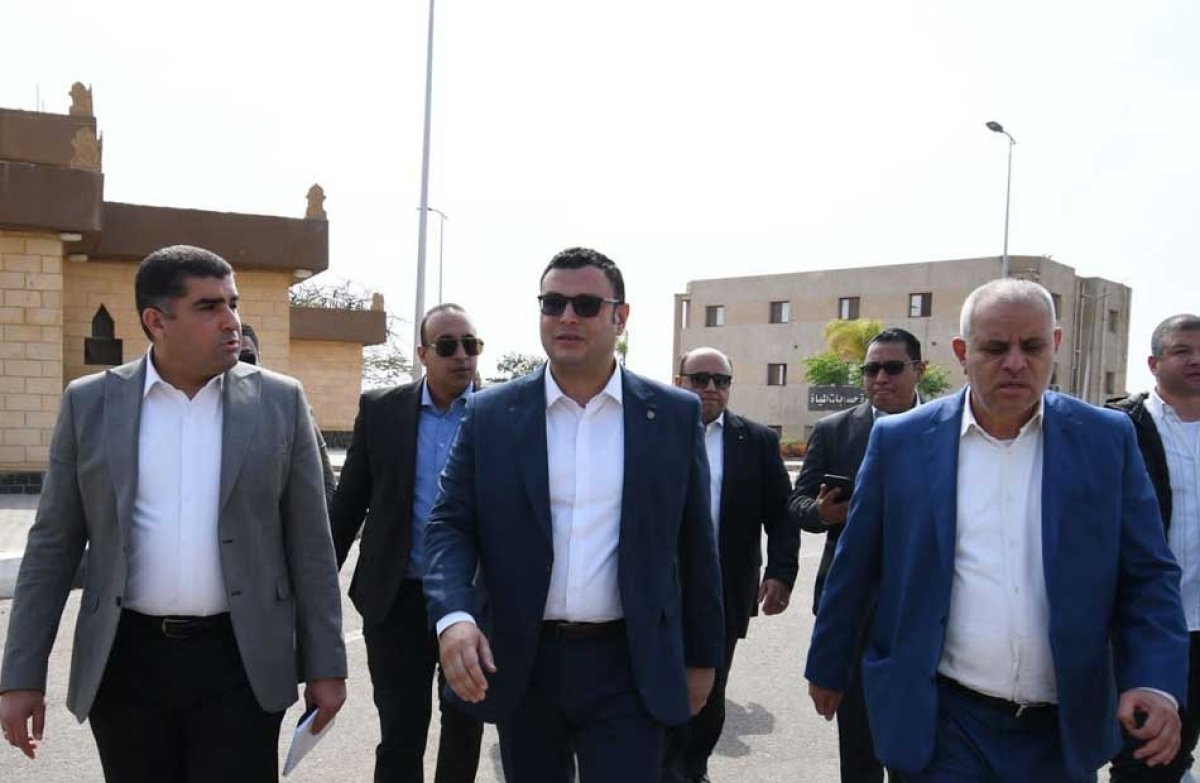 وزير الإسكان يقوم بزيارةٍ مفاجئة لمتابعة سير العمل بجهاز مدينة العبور