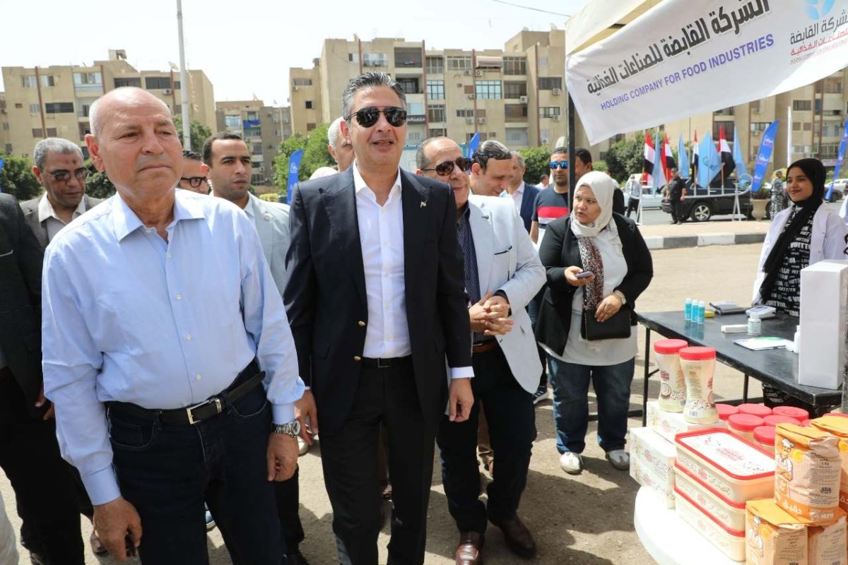 تزامنا مع اقتراب عيد الأضحى.. وزير التموين ومحافظ القاهرة يتفقدان سوق اليوم الواحد بمدينة نصر