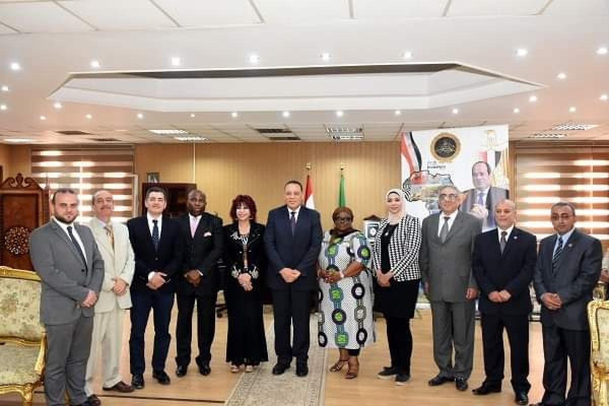 محافظ الشرقيه يستقبل وفداً من المستثمرين ورجال الأعمال بدولة نيجيريا  