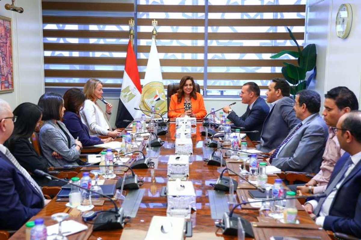وزيرة التنمية المحلية تتابع مع وفد البنك الدولي الموقف التنفيذي لمشروعات تنمية الصعيد