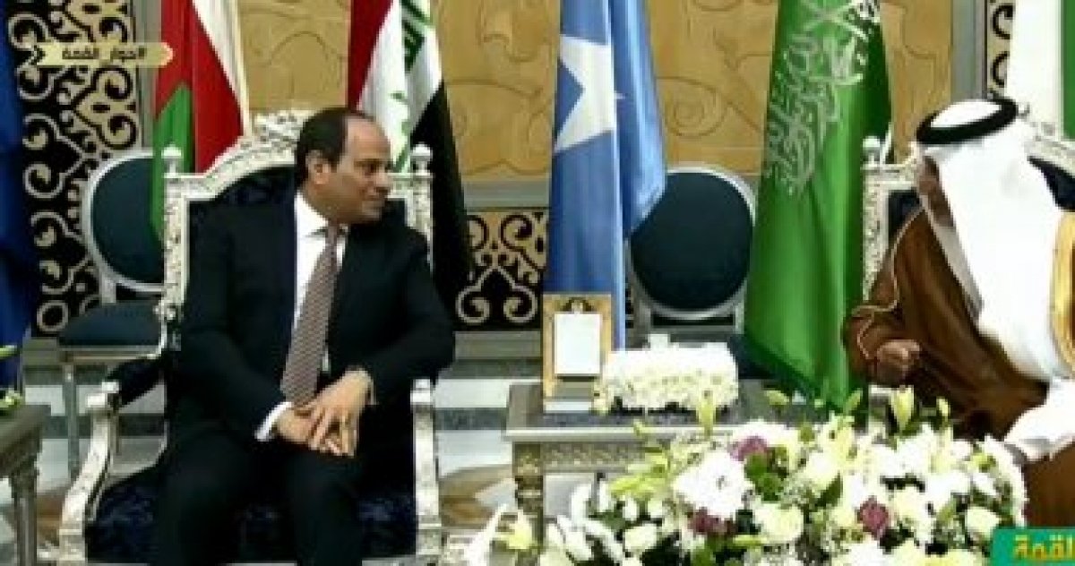 الرئيس عبد الفتاح  السيسى يعقد مباحثات مع مستشار خادم الحرمين الشريفين