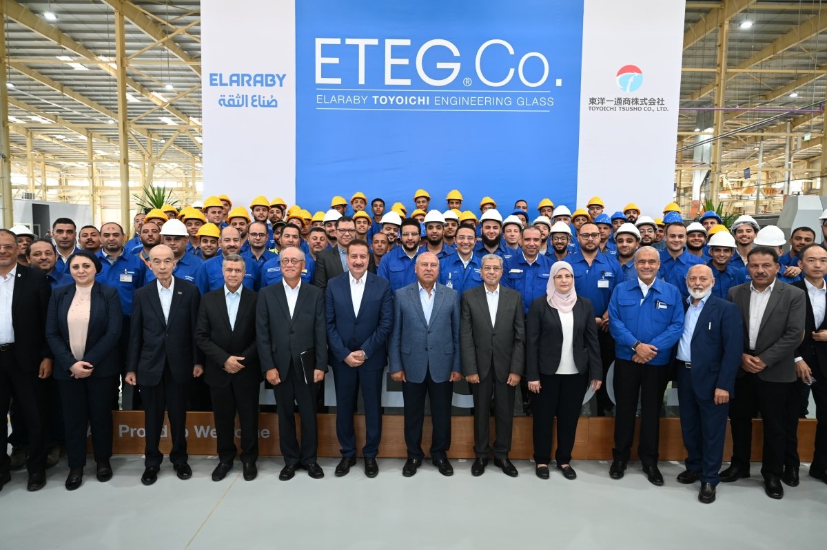 الوزير كامل الوزير يفتتح مصنعا ويضع حجر أساس آخر لإنتاج ثلاجات وديب فريزر