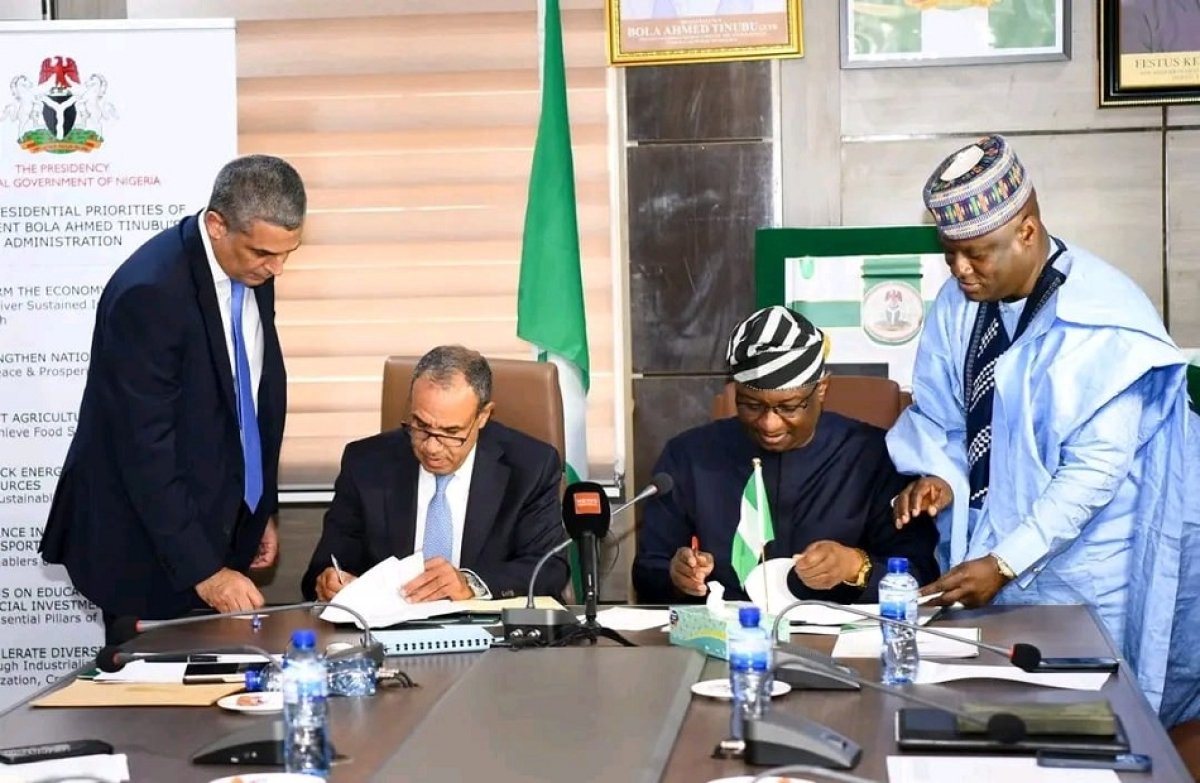 وزير الخارجية يُوقع مذكرة تفاهم مع وزير الطيران المدني النيجيري