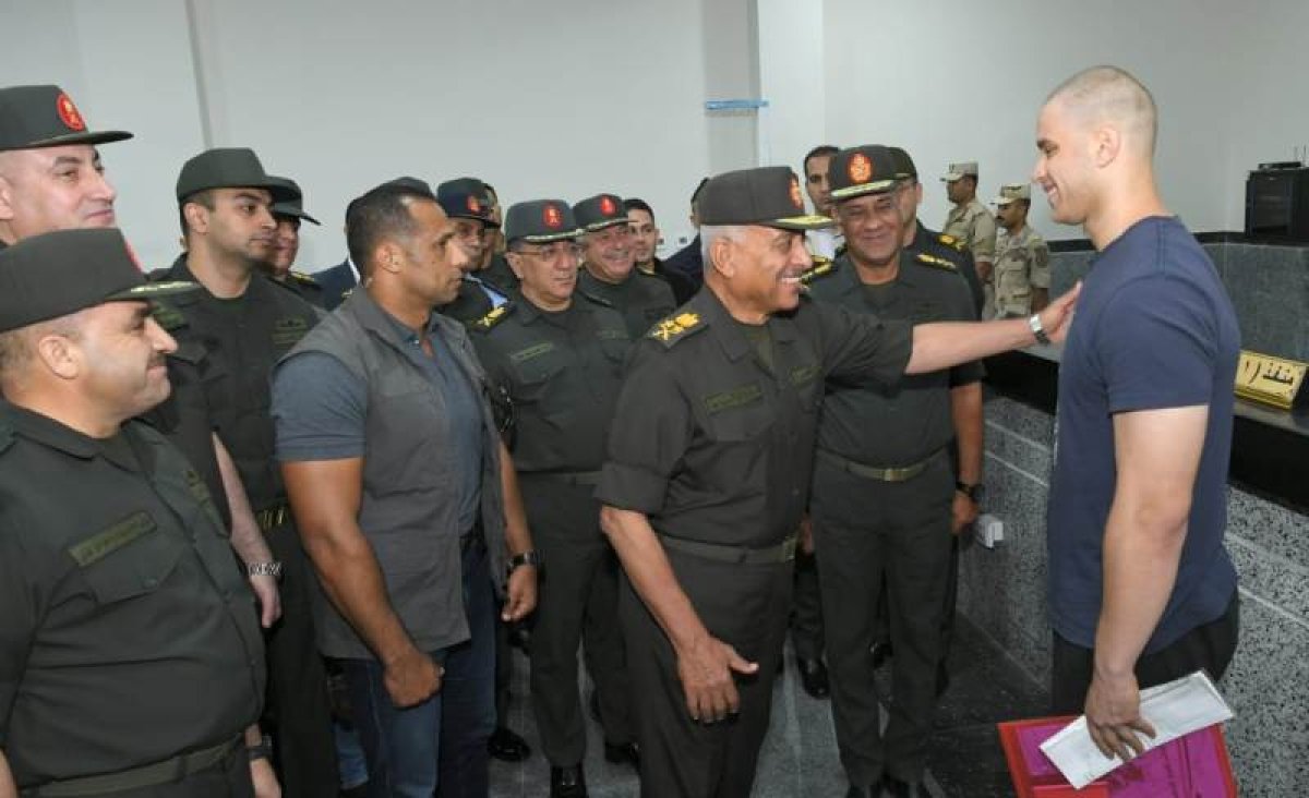 الفريق أول عبد المجيد صقر يتفقد اختبارات القبول بالأكاديمية العسكرية المصرية والكليات العسكرية