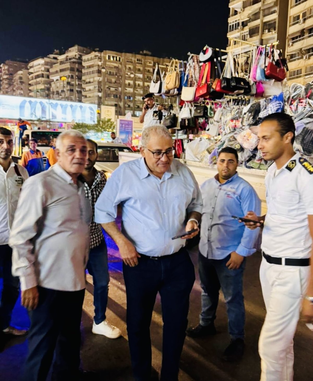 أهالي مدينة نصر يشيدون بجهود رئيس الحي وتوجيهات المحافظ في ضبط الأسواق وحل المشكلات