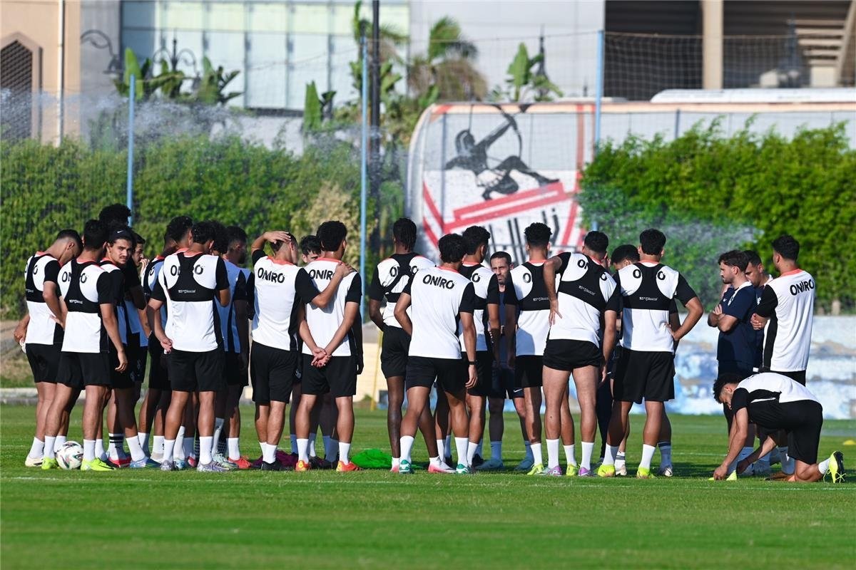 قمة تشتعل.. الزمالك يتصدر والأهلي يترقب في سباق الدوري المصري