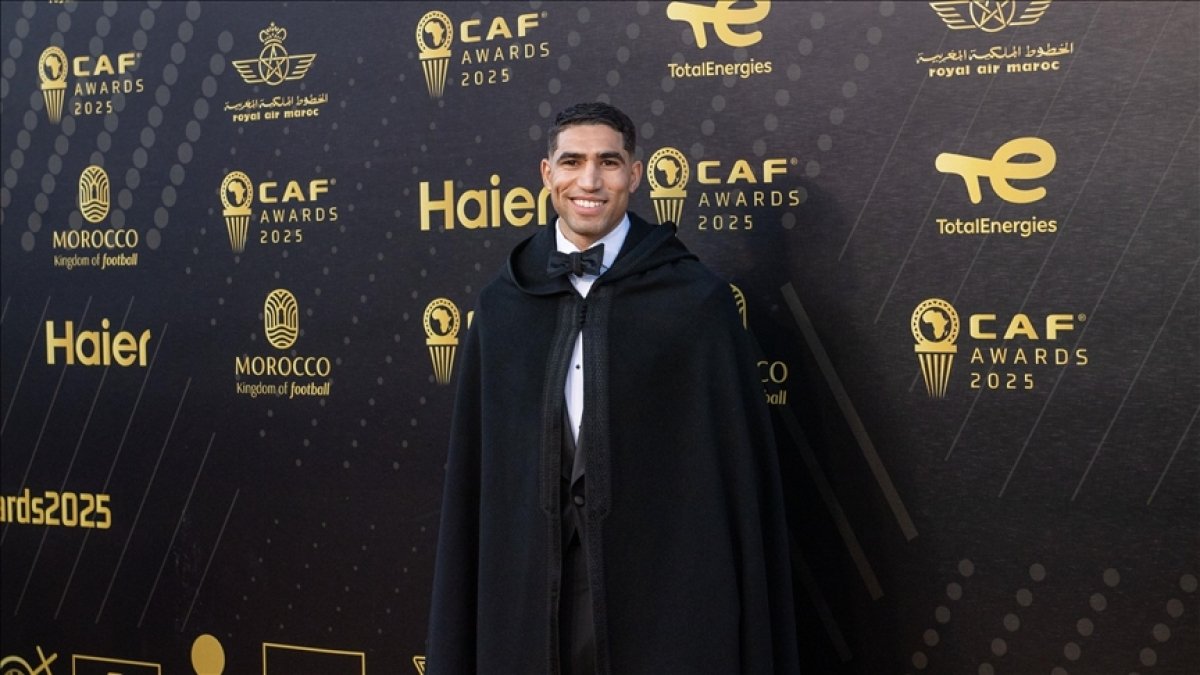 إنريكي يمتدح تألق أشرف حكيمي بعد تتويجه بجائزة أفضل لاعب إفريقي