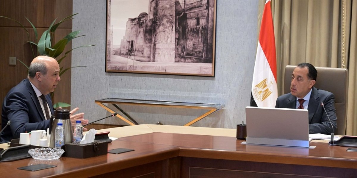 رئيس الوزراء يتابع مع وزير الطيران عددًا من ملفات العمل