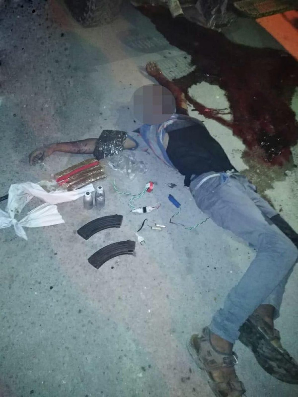  وزارة الداخلية :مقتل 4 إرهابيين واستشهاد ضابط شرطة و6 جنود فى إحباط هجوم على كمين بالعريش