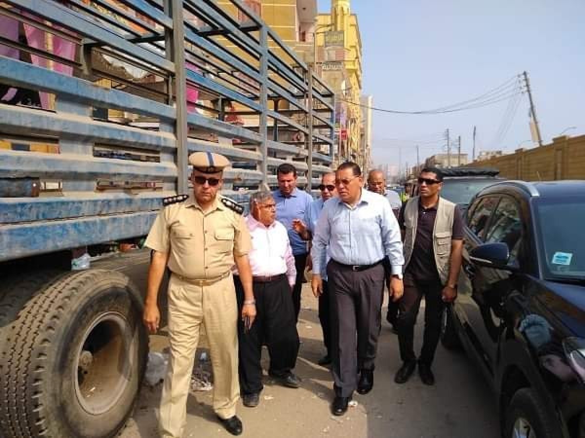 محافظ الشرقية يُفاجيء مستودع لبيع إسطوانات الغاز بمدينة الزقازيق