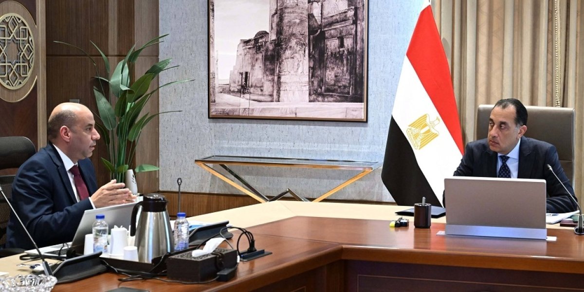 رئيس الوزراء يلتقي وزير العمل لاستعراض عدد من ملفات عمل الوزارة