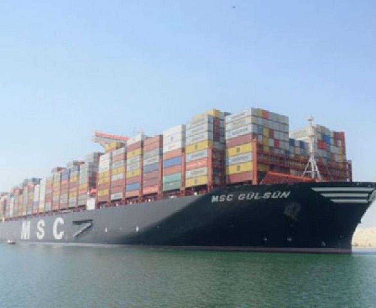 نجاح عبور أكبر سفينة حاويات فى العالم عبر قناة السويس الجديدة..