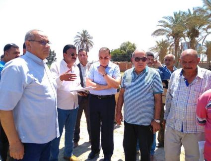 محافظ الشرقية يقود حملة مكبرة لإزالة التعديات على الأراضي الزراعية بمركز الزقازيق